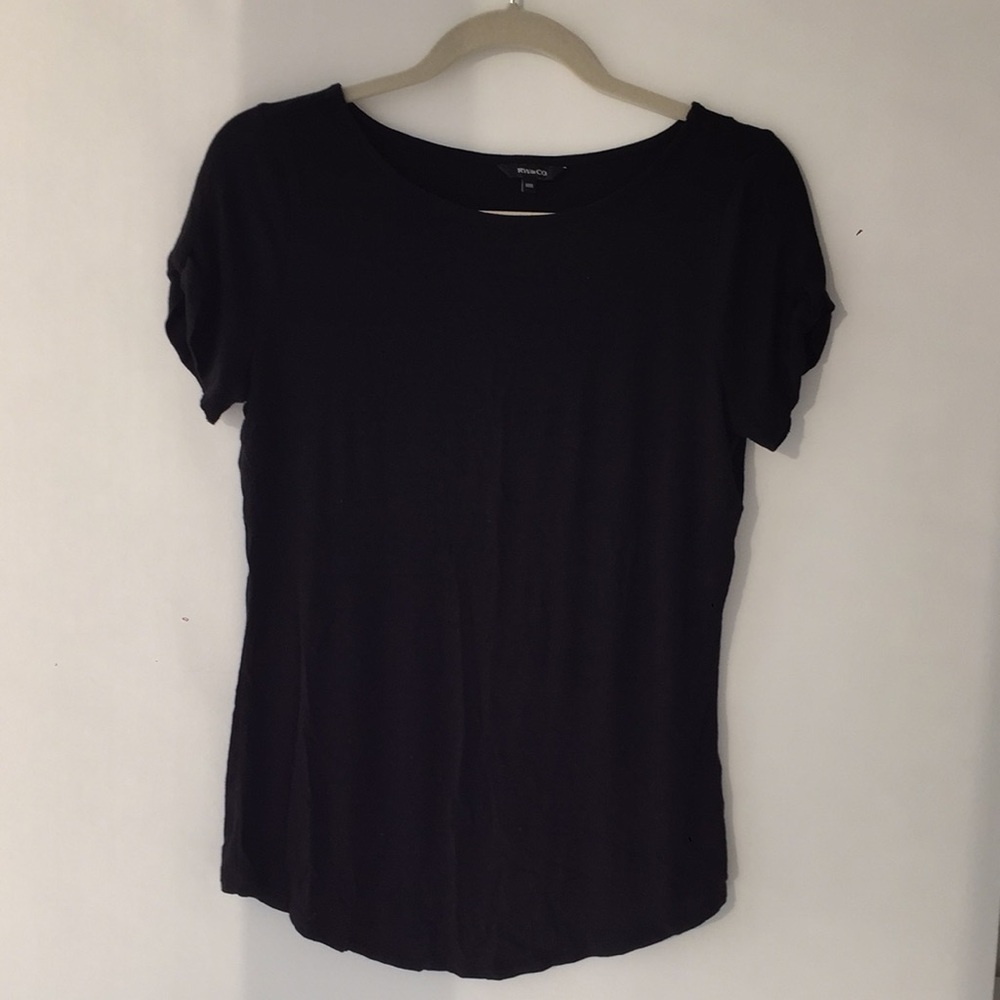 RW & Co. Black Top Knotted Sleeve Detail